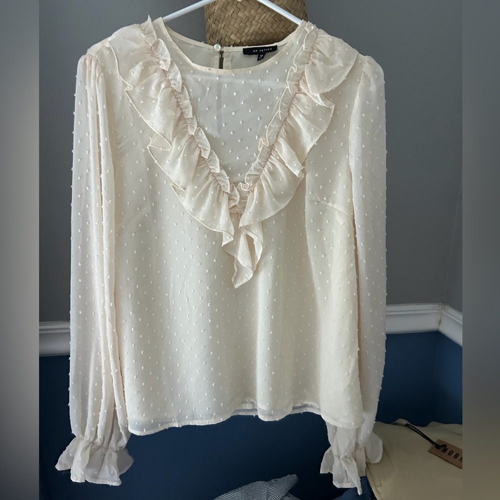 En Saison Cream Ruffle Blouse M